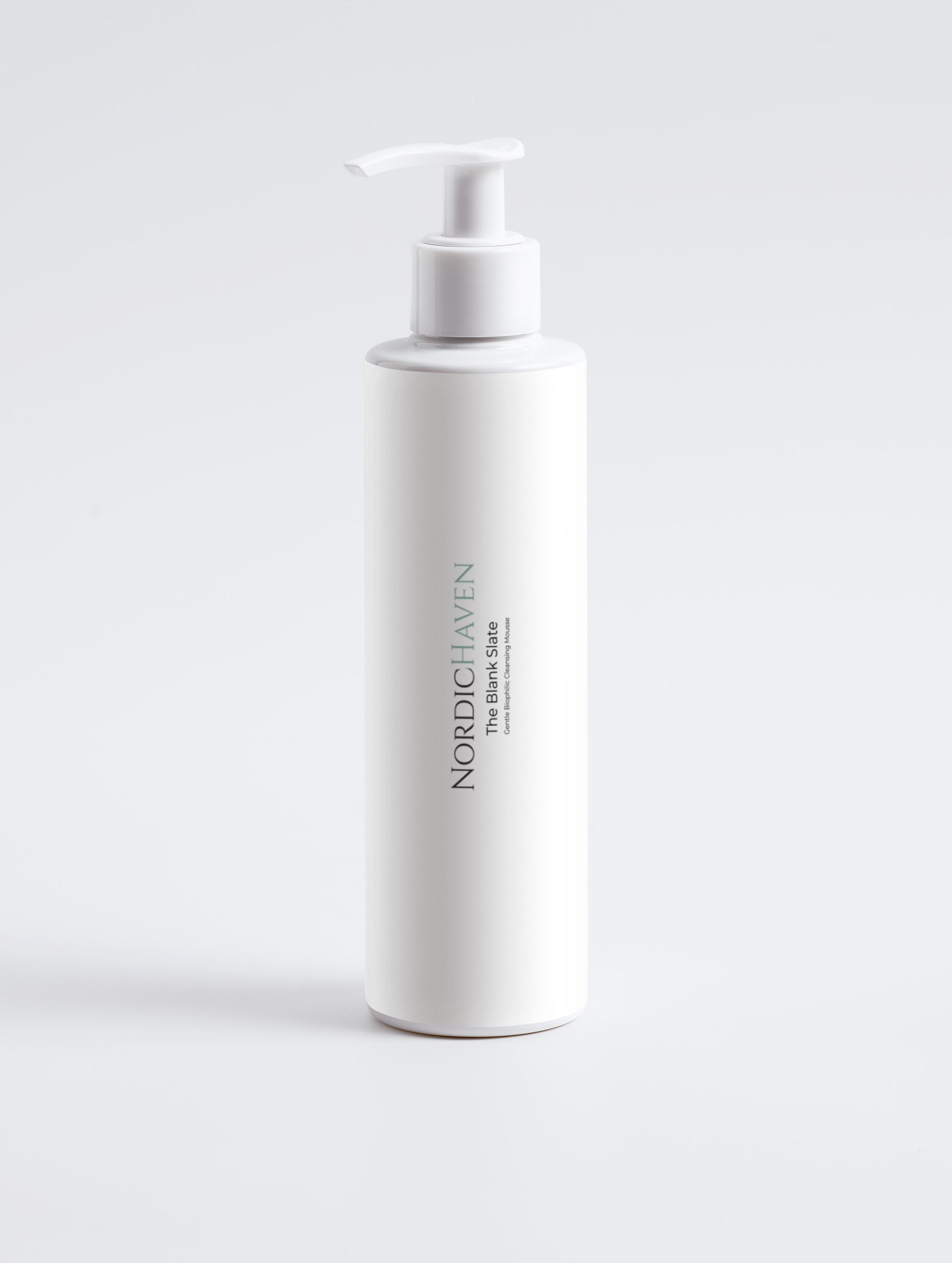 Gentle biophilic cleansing mousse for removing impurities without stripping the microbiome