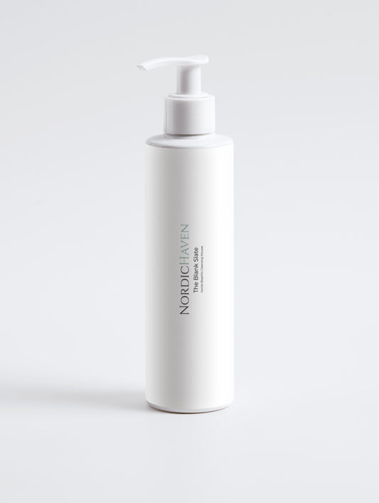 Gentle biophilic cleansing mousse for removing impurities without stripping the microbiome